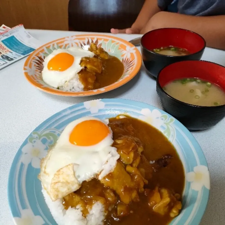 Snapdishの料理写真:朝カレー。みそ汁付き。|ariyo4200さん