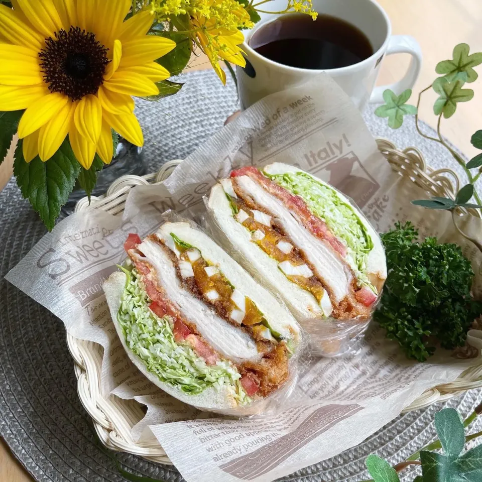 Snapdishの料理写真:8/15❤︎柔らかチキンカツ煮卵のわんぱくサンド🌱|Makinsさん