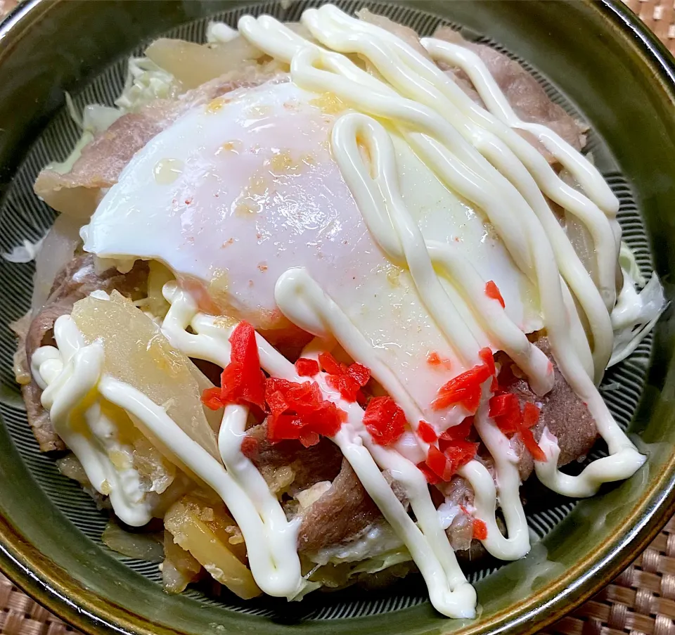 🐷豚の生姜焼き丼🍳|すくらんぶるえっぐさん