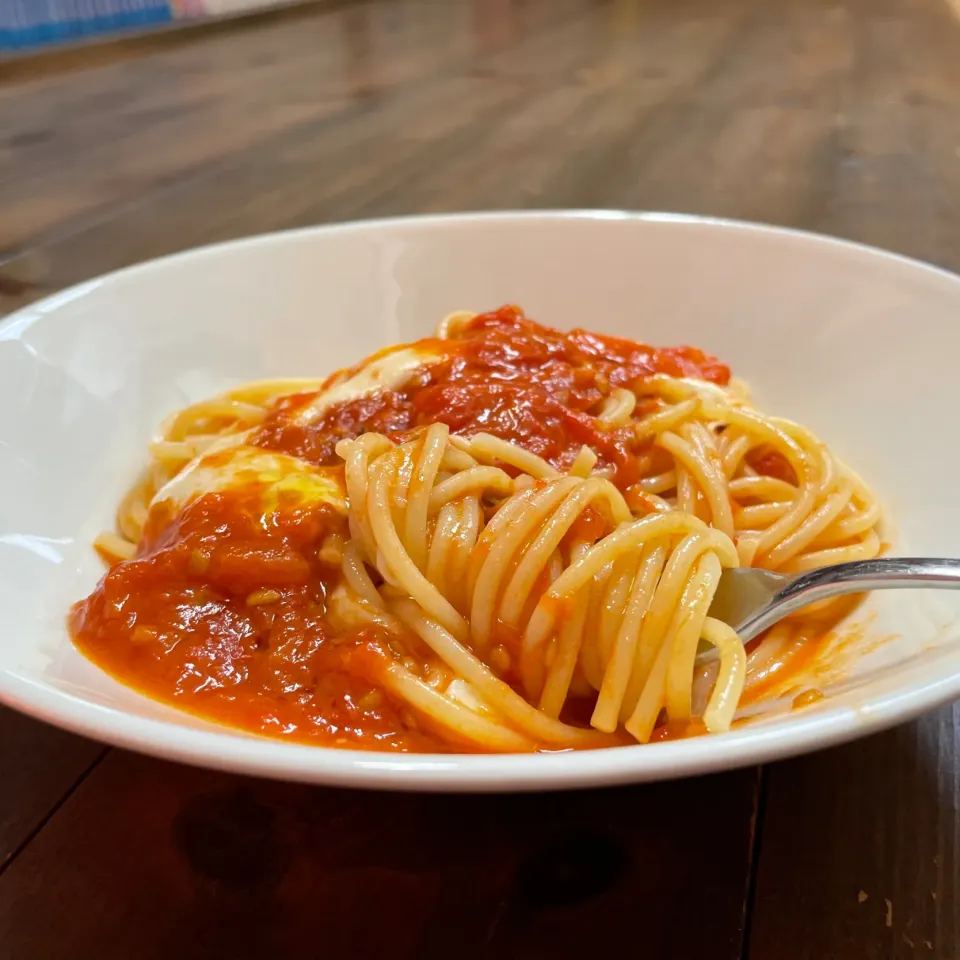 七海さんの料理 フレッシュトマトで作る🍅トマトとモッツァレラのパスタ|koji toyodaさん