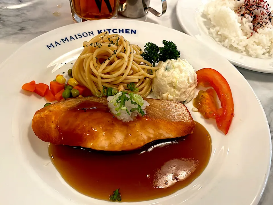 Pan-Fried Salmon with Japanese Oroshi Daikon Sauce|270w178bさん