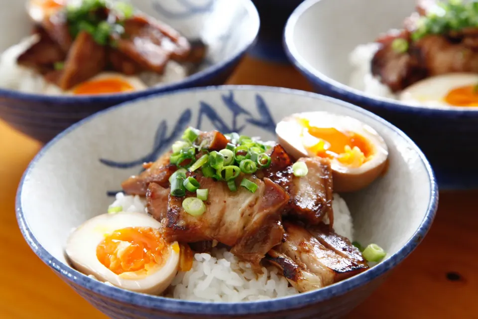 Snapdishの料理写真:豚バラチャーシューと味付け卵丼|マユマユさん