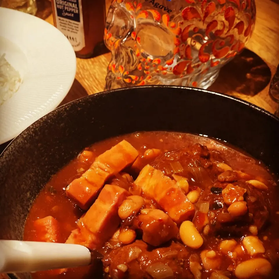 Reuse ! Reuse ! 
Dinner ! Dinner ! 
The meatballs I made the other day I made 
A Beans & Pork Hot and sour Stew with the meatballs and sauce with some fresh chi|Emanuel Hayashiさん