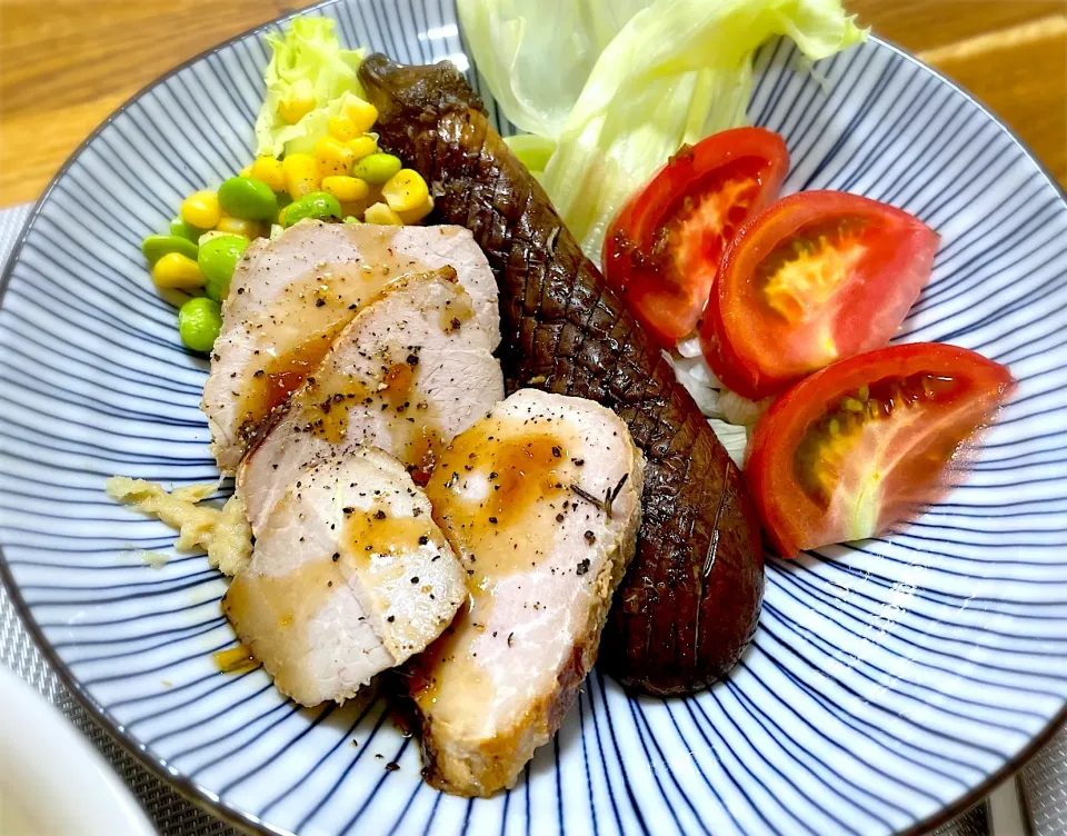 醤油麹のローズマリーローストポークと野菜の盛り合わせサラダ|morimi32さん