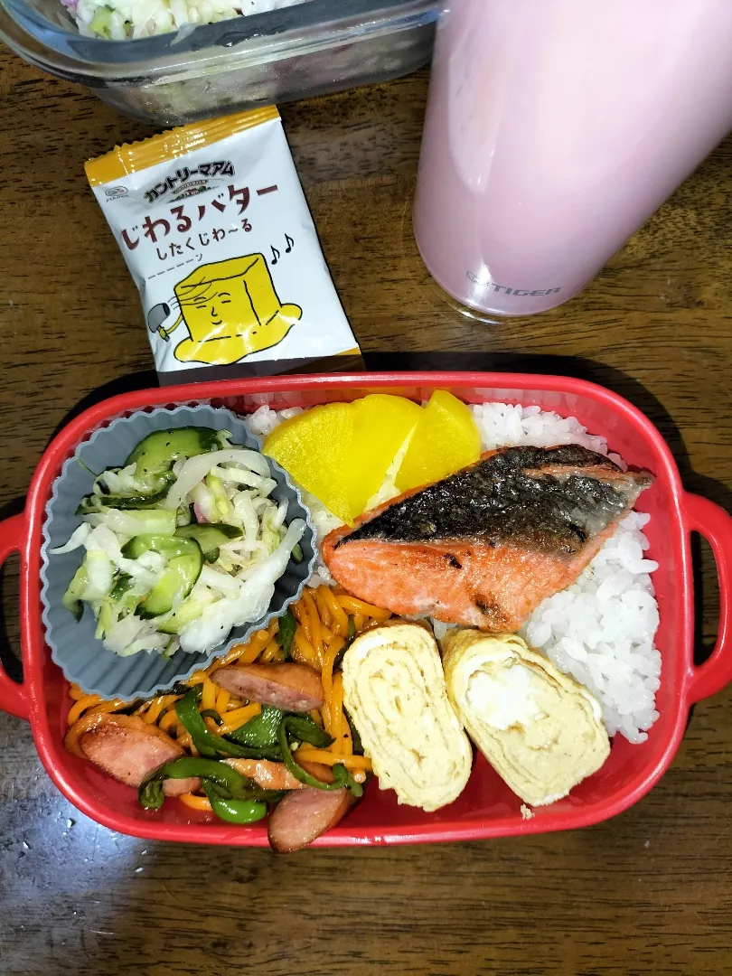 私弁当🍱
　鮭
　玉子焼き
　スパゲティ
　コールスローサラダ|miimiさん