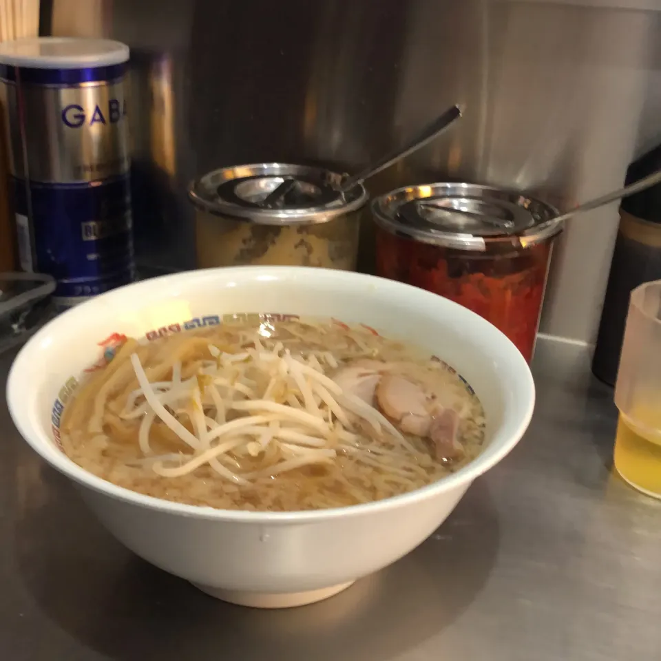 Snapdishの料理写真:今日も　＃ホープ軒　曇り空の中　＃夜勤明け　＃朝ラー　してます　＃ラーメン|Hajime Sakaiさん