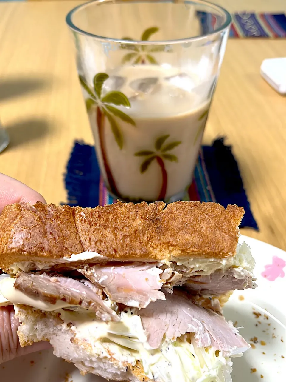 チャーシューサンドでモーニング🥪☕️|こうさん