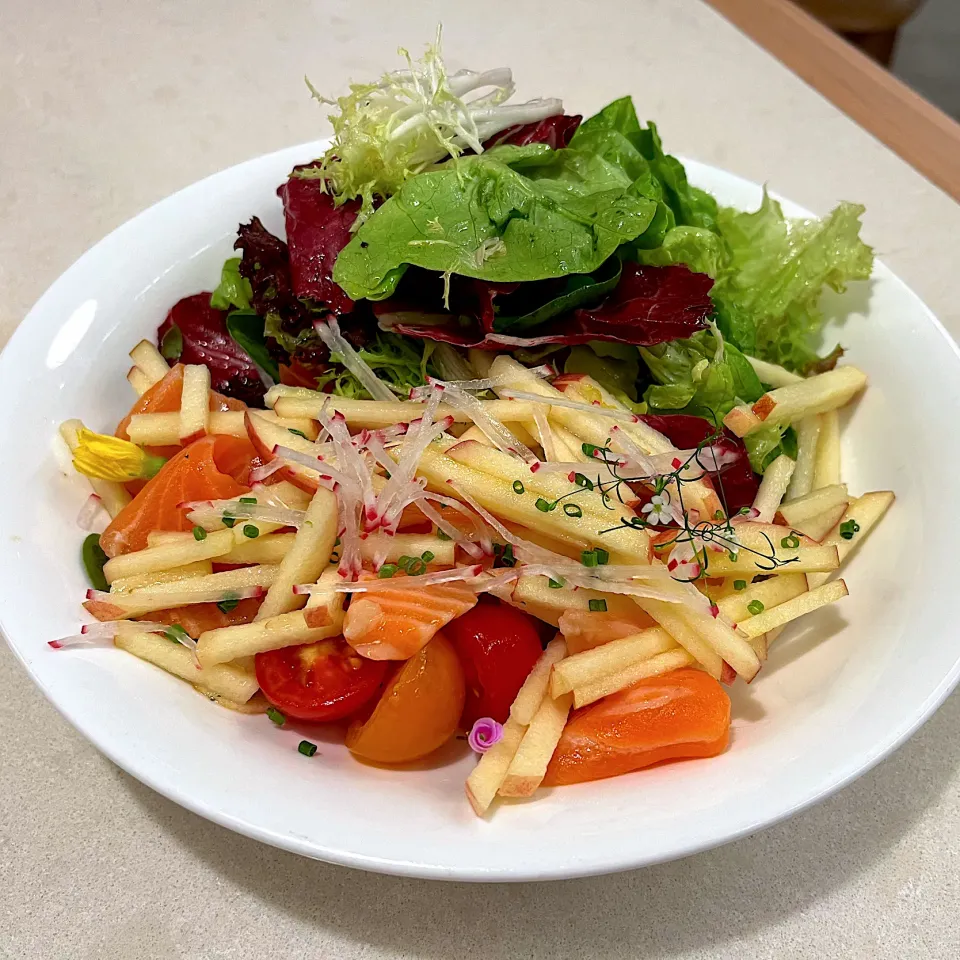 Fuji apple, salmon salad, ponzu|skyblueさん