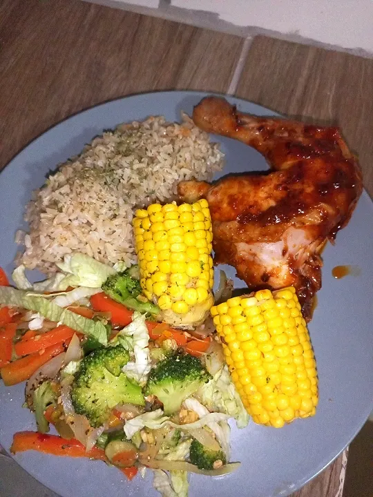 brown rice,with vegetable salsa and durky chiken|Quinton Kebaneilweさん