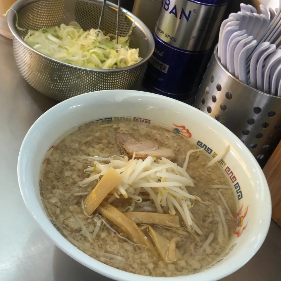 Snapdishの料理写真:今日の　＃朝ラー　少し小降りの　＃夜勤明け　＃ラーメン　喰って　＃ホープ軒|Hajime Sakaiさん