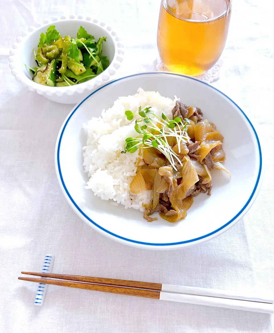 Snapdishの料理写真:牛丼の具とグリーン和え|＊Aloha＊さん