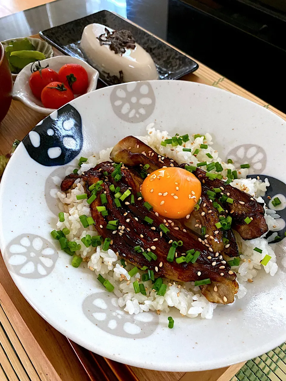 Snapdishの料理写真:簡単、時短とろふわナスの蒲焼き丼|ゆかりさん