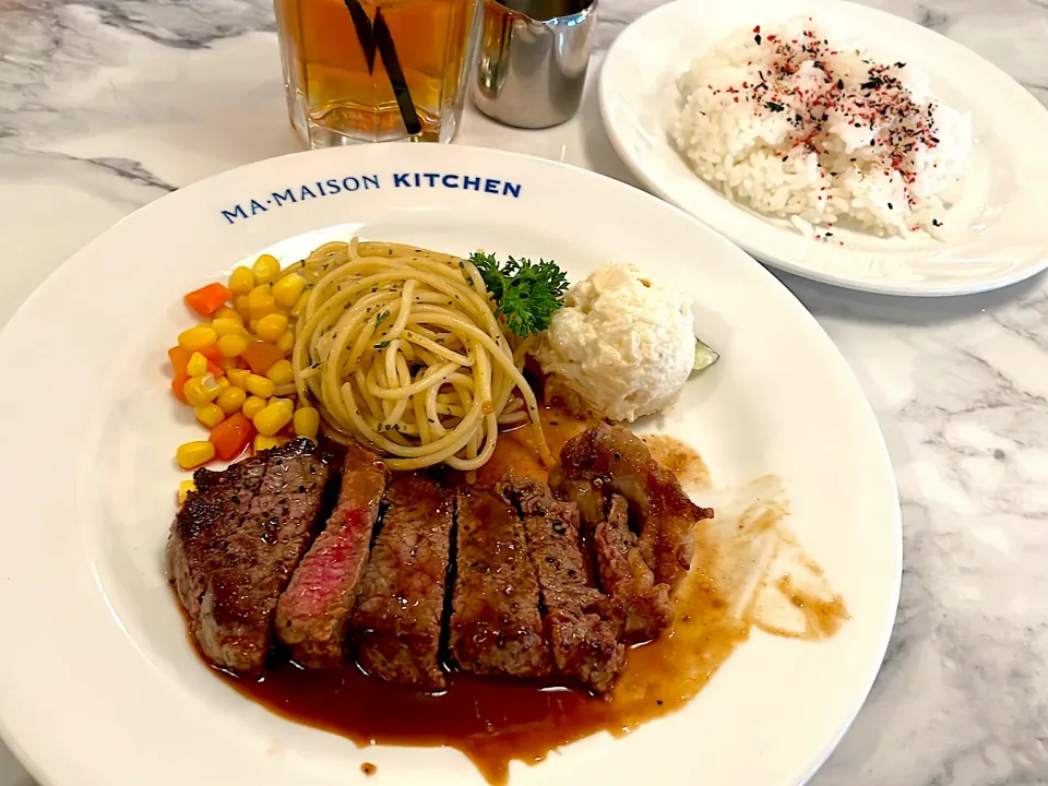 Striploin Steak with Red Wine Sauce|270w178bさん