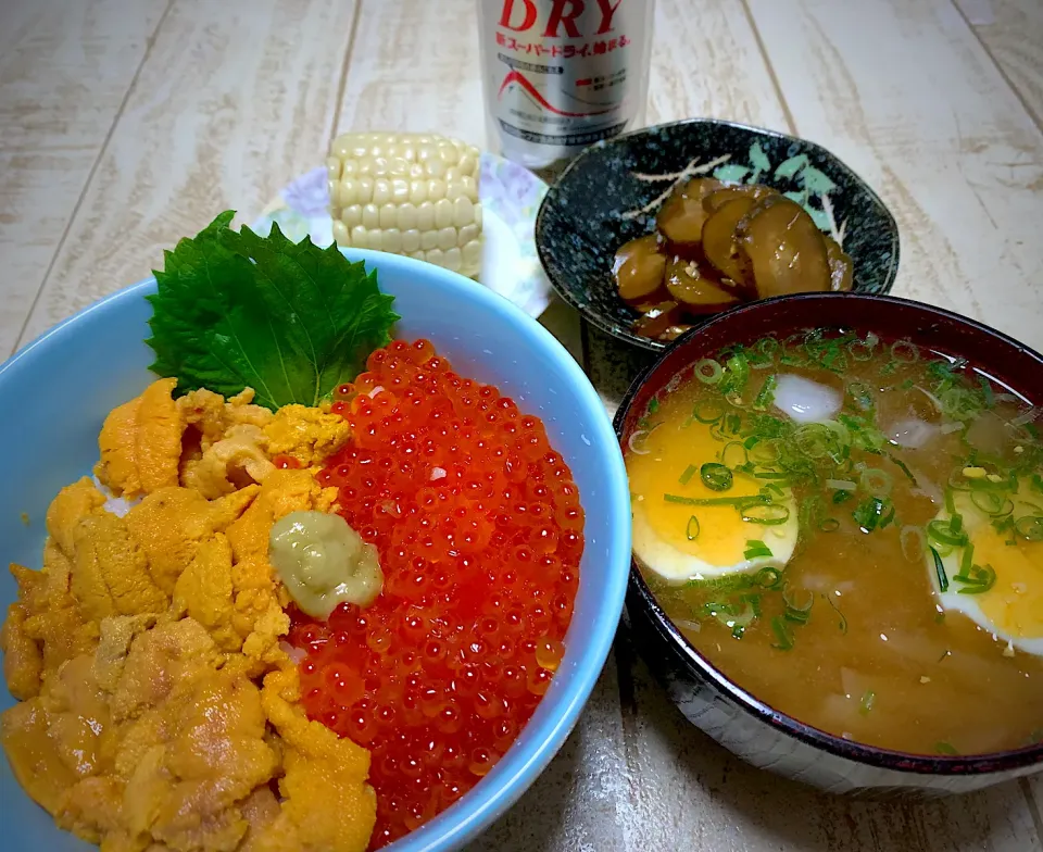 今日のご飯は、彼女がふるさと納税で手に入れた雲丹いくら丼と手作りきゅうちゃんとホワイトコーンと男飯の冷やしみそ汁はじめました♡|ひーちゃんさん