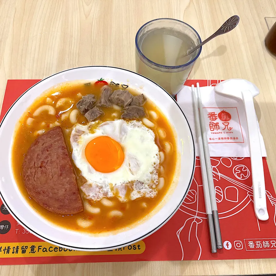 Macaroni with sliced beef, pork and egg in tomato soup|skyblueさん