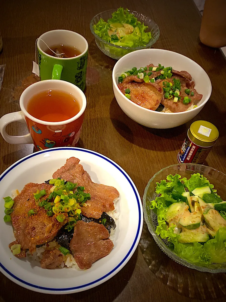 おこげご飯の牛タン焼き肉丼　焼き海苔　サラダ　胡麻ダレ　スリランカティー|ch＊K*∀o(^^*)♪さん