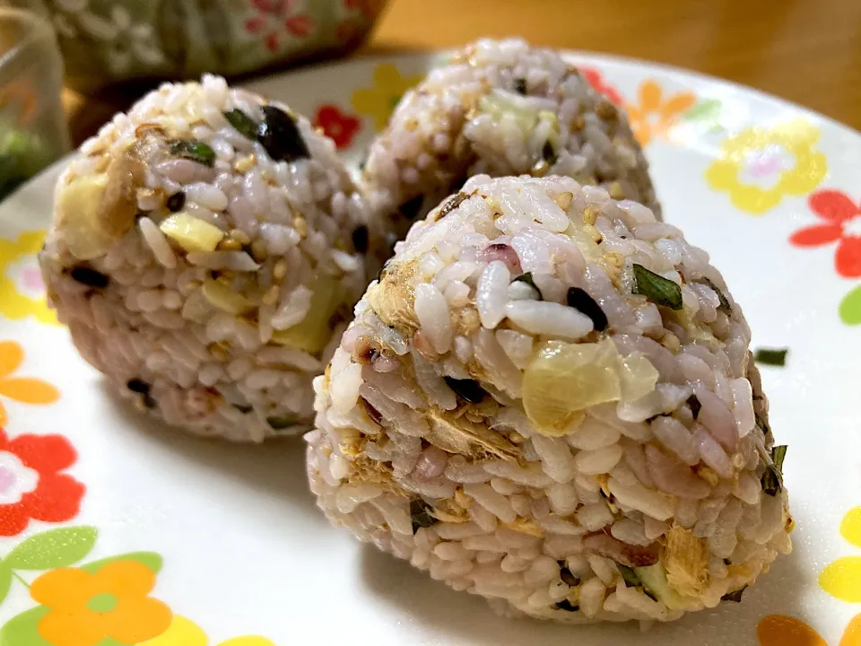 ＊雑穀ごはんの具沢山おにぎり🍙＊|＊抹茶＊さん