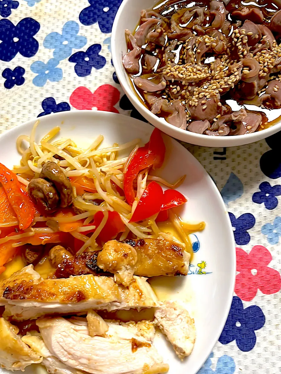 鶏胸肉の塩麹漬け焼き　マッシュルーム🍄と野菜の炒め物　砂ズリの酢醤油漬け|4jinoanataさん