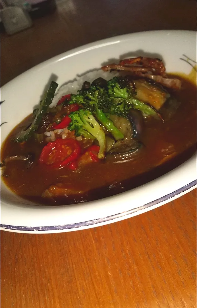 野菜カ―レライス
骨付き鶏肉　玉ねぎ　トマト　ブロコリ―　れんこん　にんじん
カレー粉|みやちゃんさん