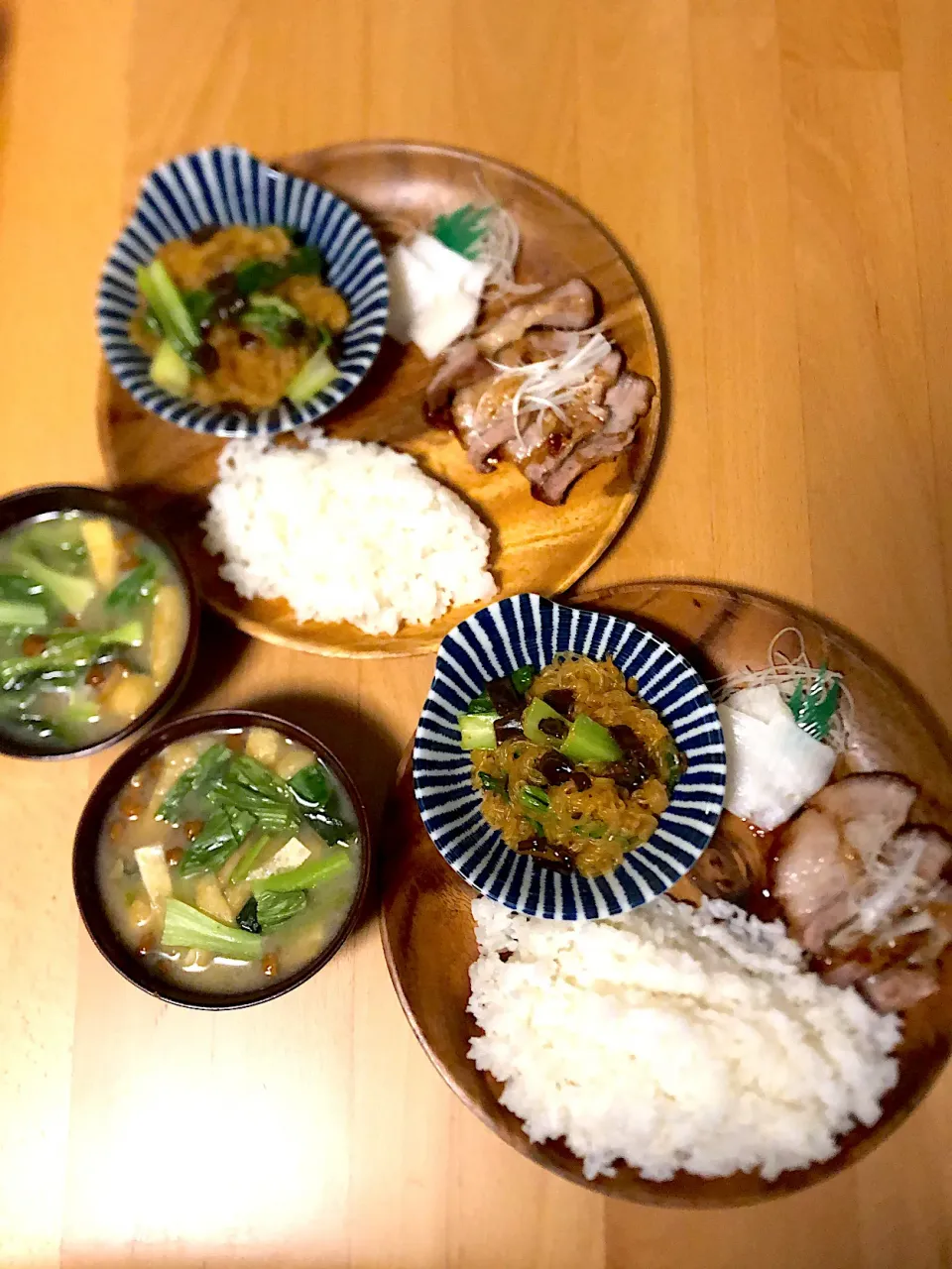 Snapdishの料理写真:麻婆春雨　えんがわの刺身　焼豚　しめじと油揚げとチンゲンサイの味噌汁|そのみさん