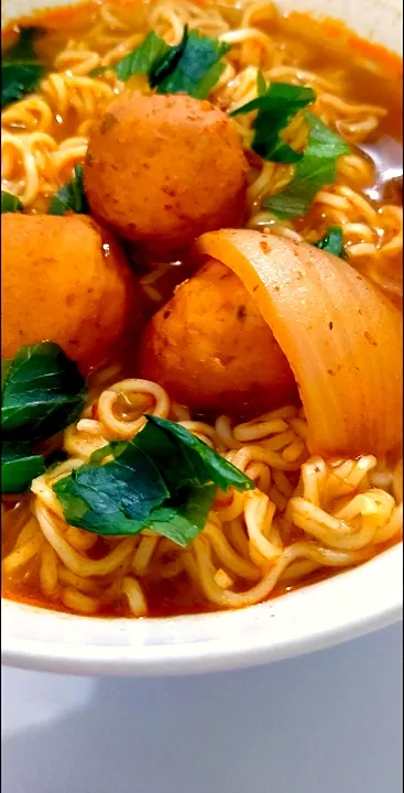 Tom yam noodle soup with fish ball|Harlina  (Malaysia)さん