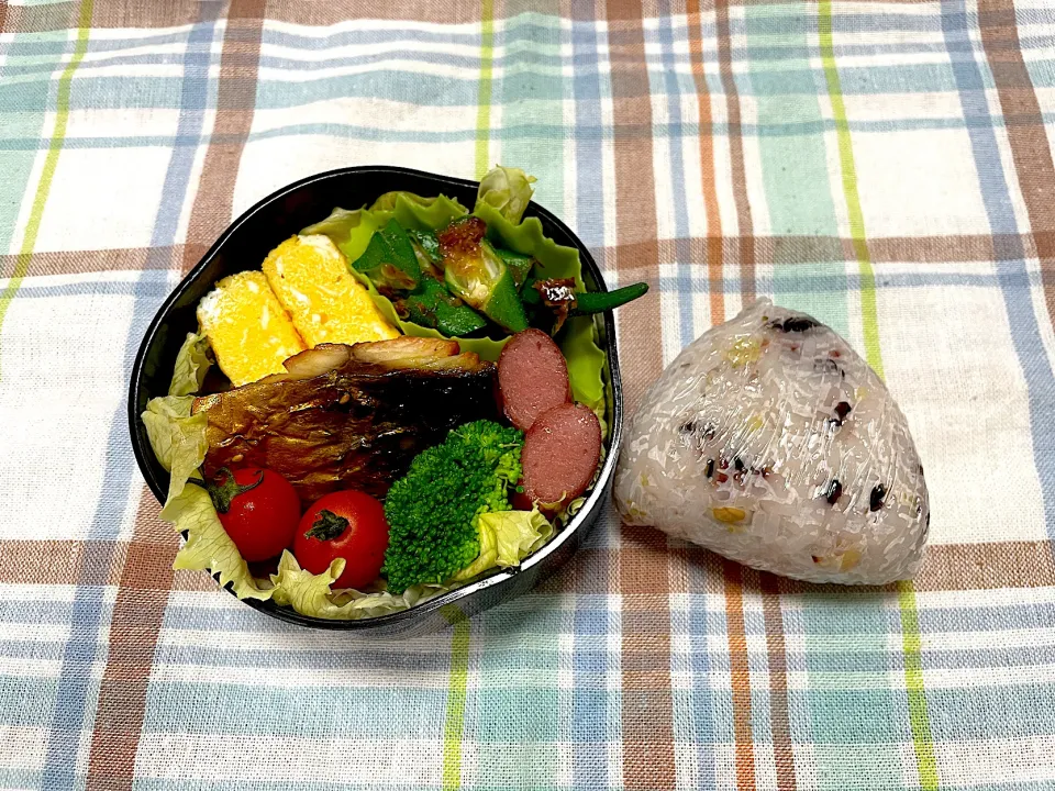 Snapdishの料理写真:鯖みりん焼き、だし巻き卵、オクラおひたし、ウィンナー|jackybeanさん