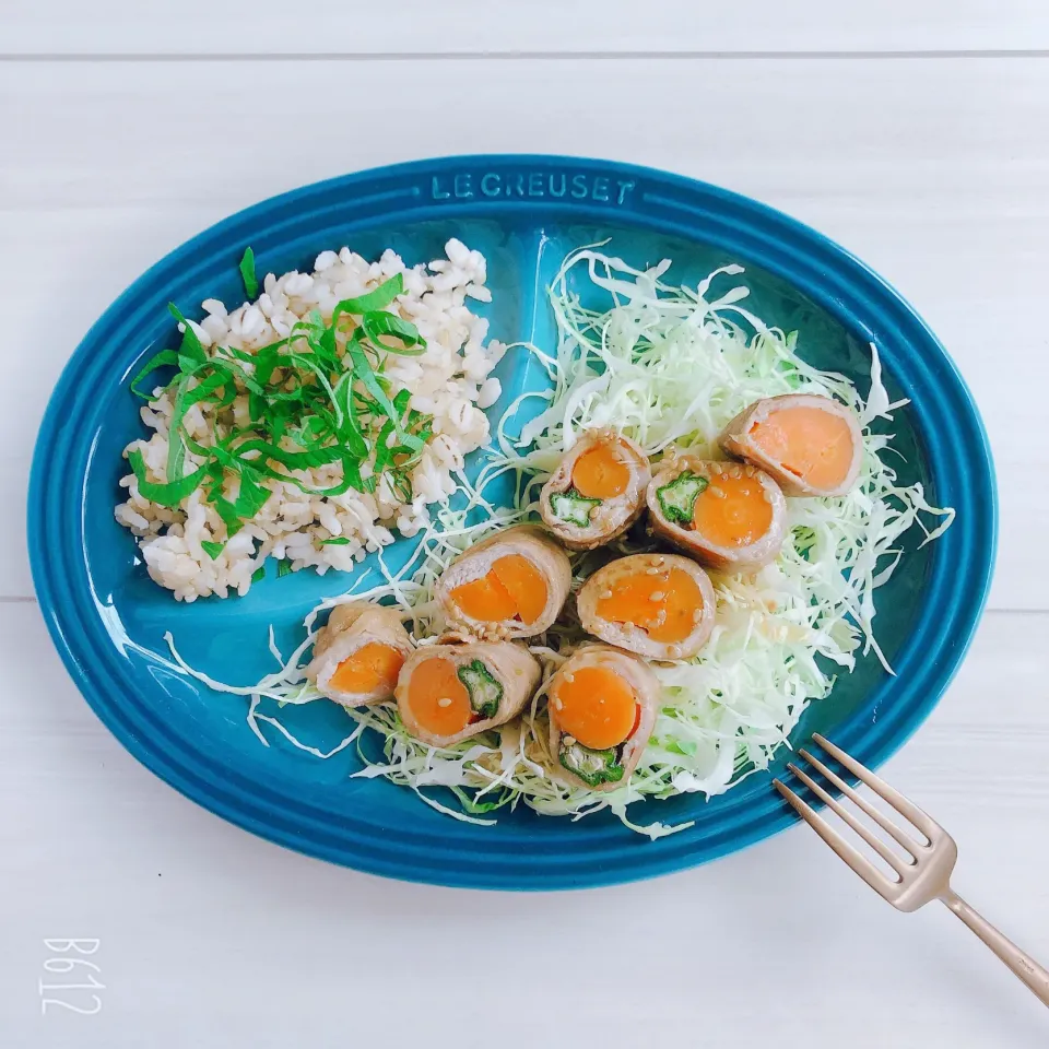 にんじんとオクラの肉巻き🥕🐖味付けは甘酒とお醤油✨|sakiさん