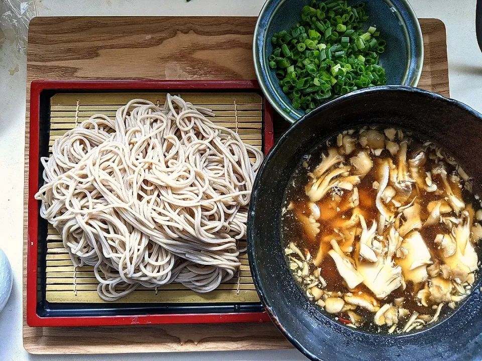 ピリ辛のつけ麺そば|しょこらさん