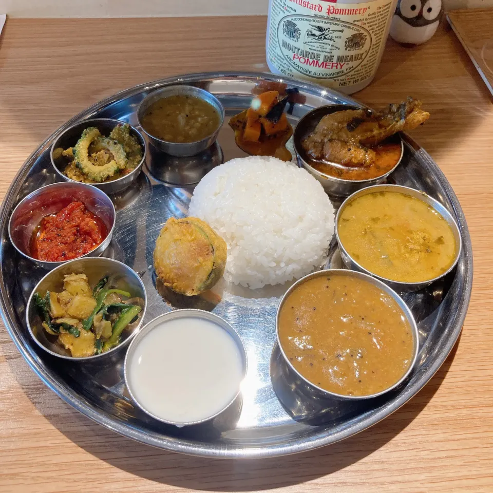 チキンカレー・サンバル・アジの　　　　ココナッツカレー🇮🇳|ちゃみこさん