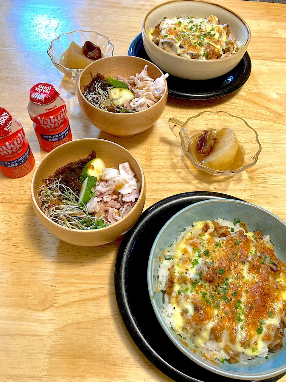 モニター当選記念投稿🌟スパイシー大豆ミートソースドリア((´艸｀*))♡モズクと冷しゃぶのサラダ、林檎とデーツのコンポート、ヤクルト1000|さくたえさん