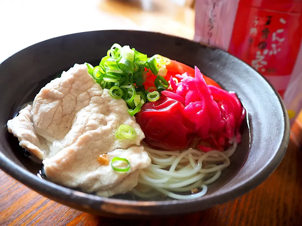 うめこんぶ茶de素麺。手作り梅干し＆紅生姜のっけ|いちごさん