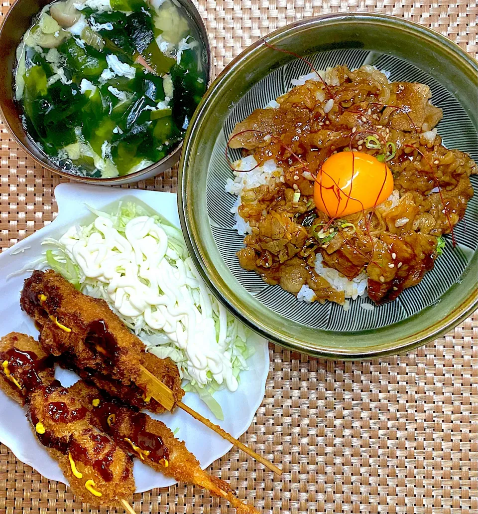 焼肉丼と串カツ定食|すくらんぶるえっぐさん