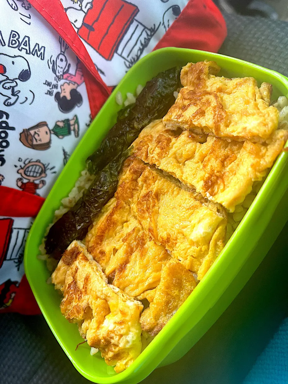 #昼飯　玉子焼きと梅味噌しそ巻き乗せ梅炊き込みロウカット玄米肉味噌混ぜご飯弁当|ms903さん