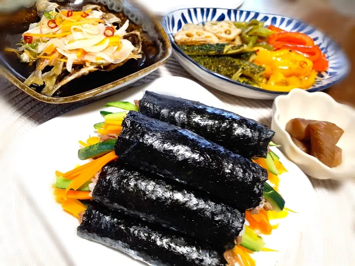 コマキンパ🇰🇷
小アジの南蛮漬け
夏野菜の焼き浸し
コンニャクのうまかばい煮|びせんさん