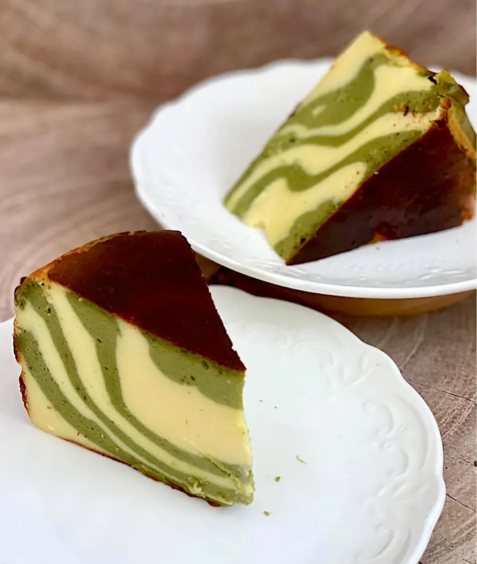 Snapdishの料理写真:Matcha striped burnt cheese cake|12Dragonさん