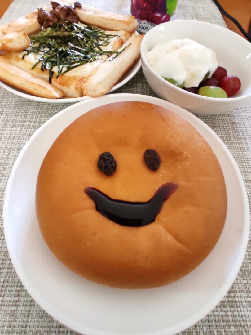 Snapdishの料理写真:ずっしり満足福福あんぱん

「あんぱん」を題材に、ひたすら試してランキングが放送されていました。
あー「あんぱん」が食べたーい。
スーパーにいくと、県内で生産されている「あんぱん」しか置いてありません。
がっくり。でも、ぐしけんパンも美味しいよ。|Rピージャーさん