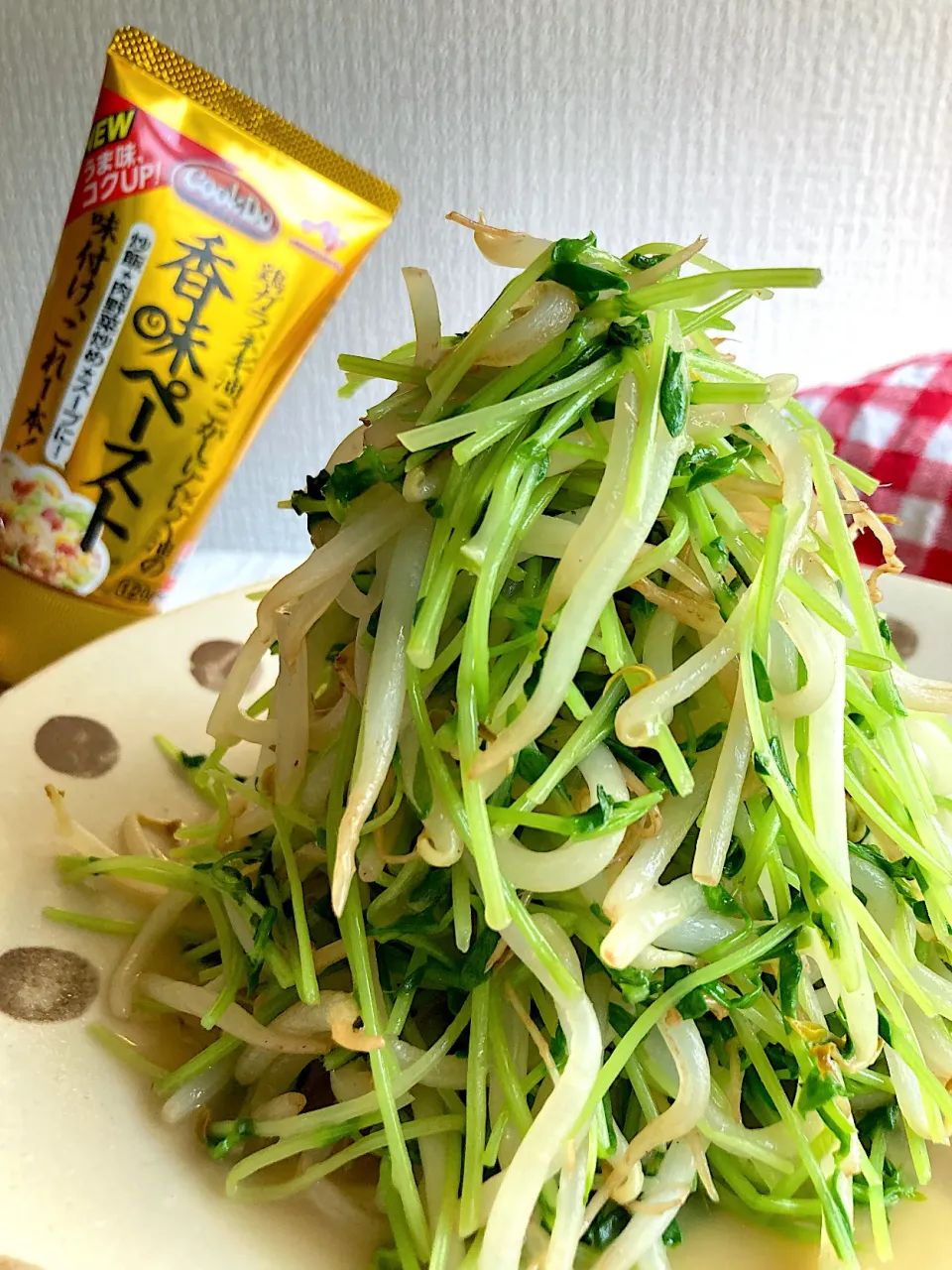 ＊香味ペーストで簡単美味しい😋豆苗もやし炒め🌿＊|＊抹茶＊さん