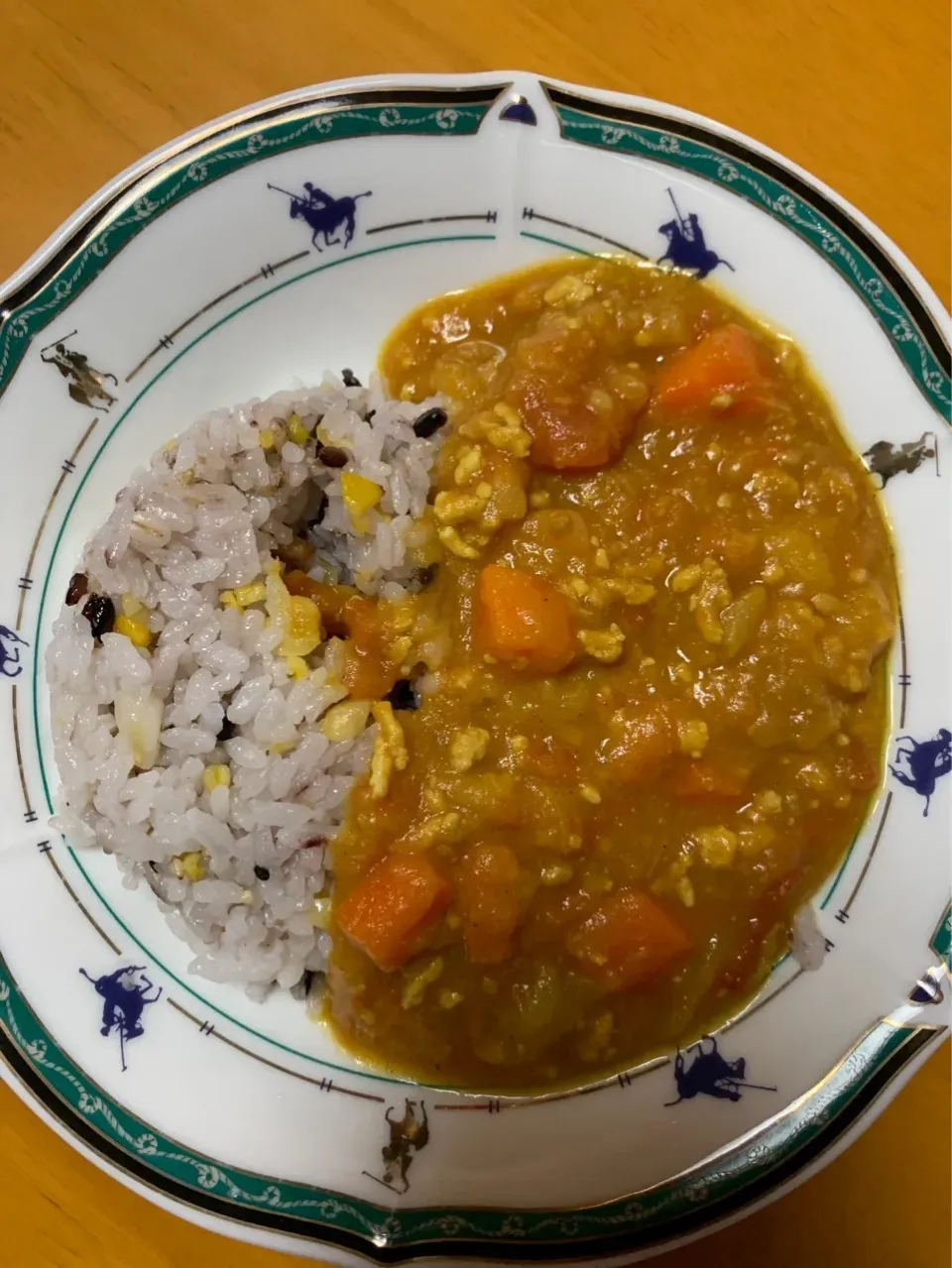 Snapdishの料理写真:トマト無水カレーと雑穀米|Akemi Alexandruさん