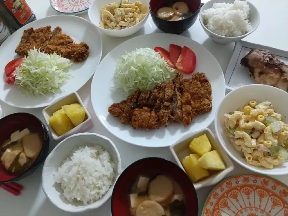 夕食(*^^*)
ビーフカツ&サラダ🥗
ブリカマ塩焼き
マカロニ卵サラダ
お味噌汁(お麩、豆腐、ワカメ)
パイナップル🍍|プリン☆さん