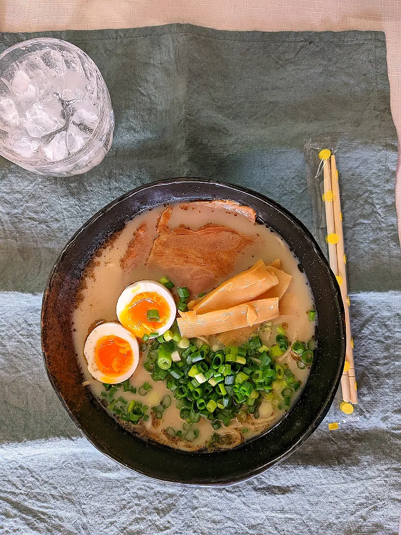 熊本こがしにんにく豚骨ラーメン|しょこらさん