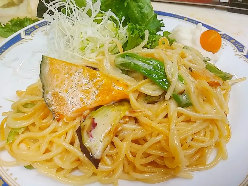 クリーミーパスタレモン
夏野菜とクリーミーなレモン風味のパスタです。

レモスコ　タバスコ　等で更に美味しくいただきました❗|宮川和巳さん