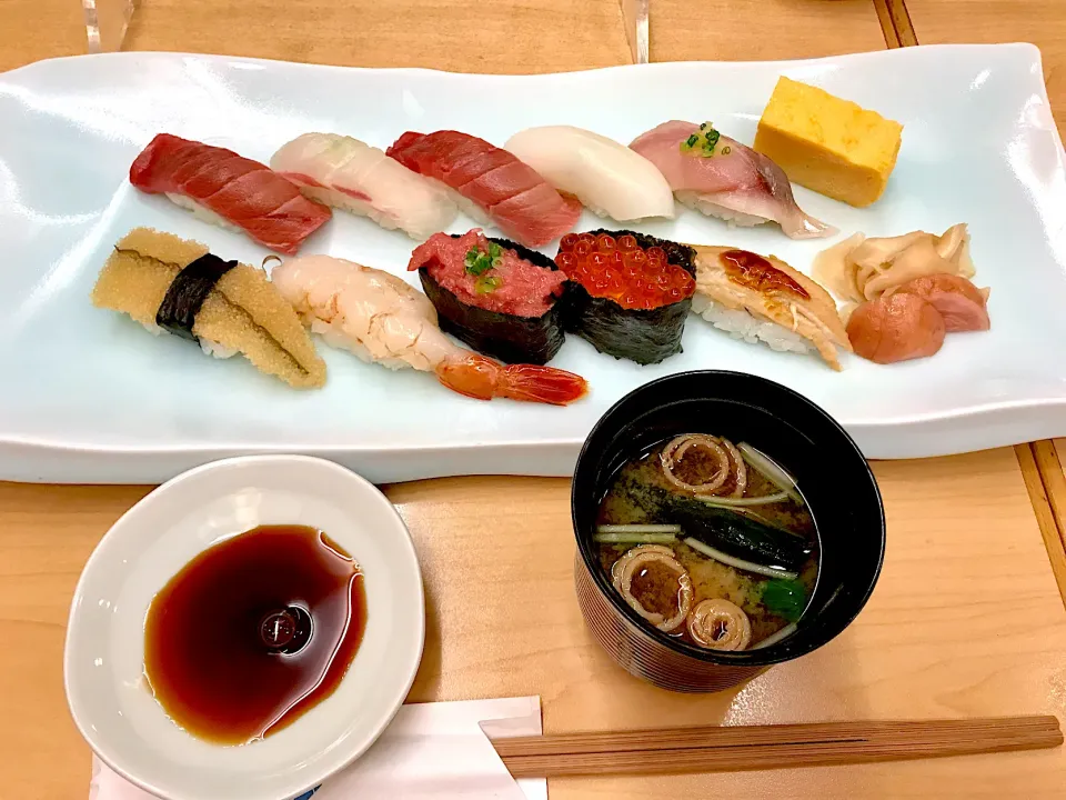 Snapdishの料理写真:すしランチ🍣|喰いしんぼう豚さん