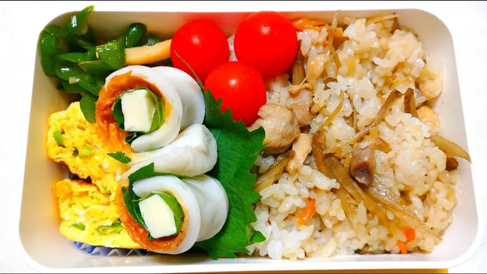 8/22のお弁当🍱
鶏ごぼうの混ぜご飯弁当|卯月さん