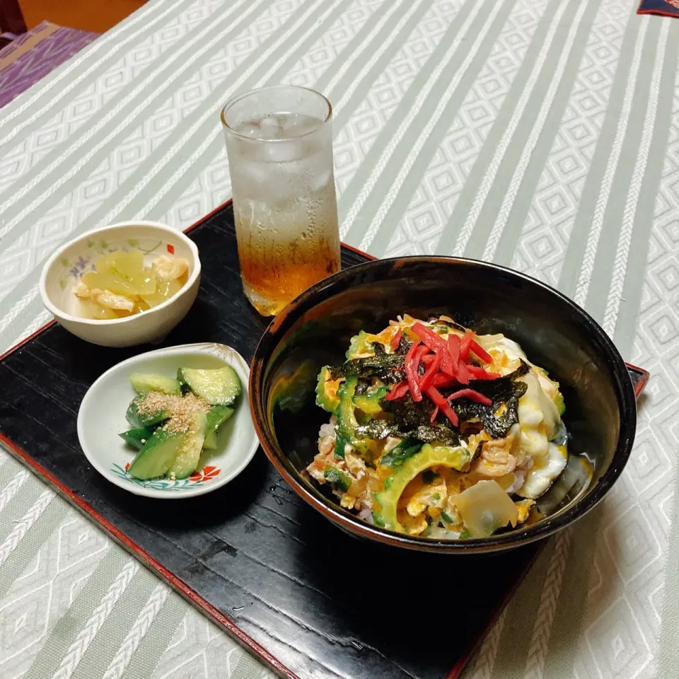 Snapdishの料理写真:grandmaの晩ごはん☆ゴーヤ入り鶏丼|kaoriさん