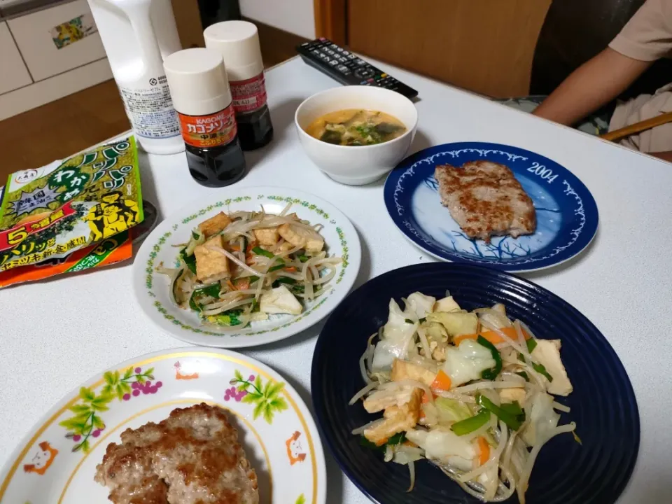 豚ひき肉のパッカンステーキ、厚揚げと野菜の中華旨辛炒め、豆腐と玉子のキムチわかめスープ。|ariyo4200さん