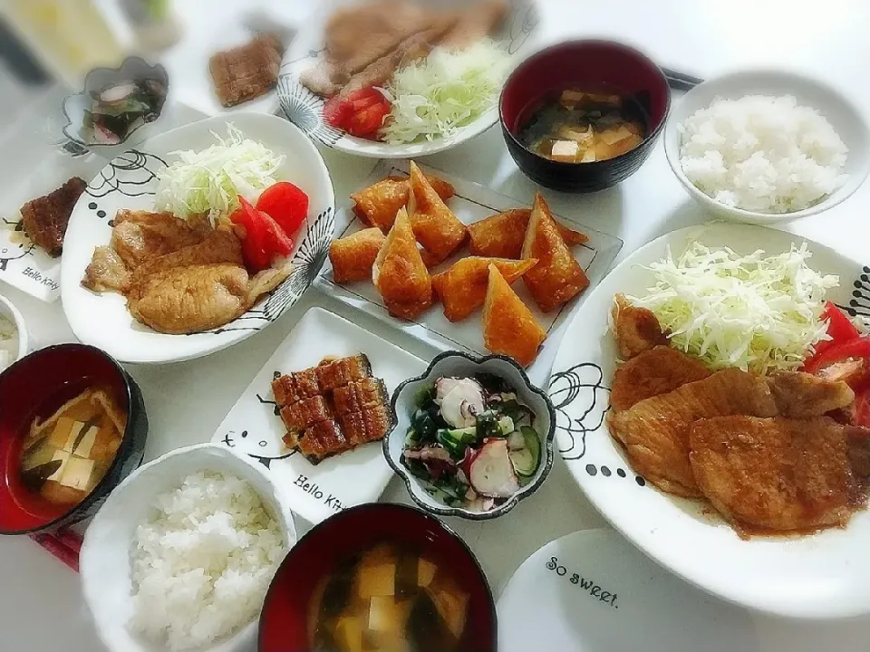 夕食(*^^*)
豚肉しょうが焼き&サラダ🥗
うなぎ
エビチリ春巻き
タコときゅうりとワカメのマヨポンあえ
お味噌汁(豆腐、ワカメ、油揚げ)|プリン☆さん