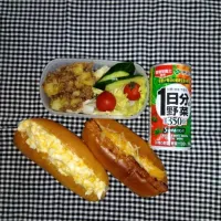 Snapdishの料理写真:ホットドッグのランチ弁当|すぽっくさん