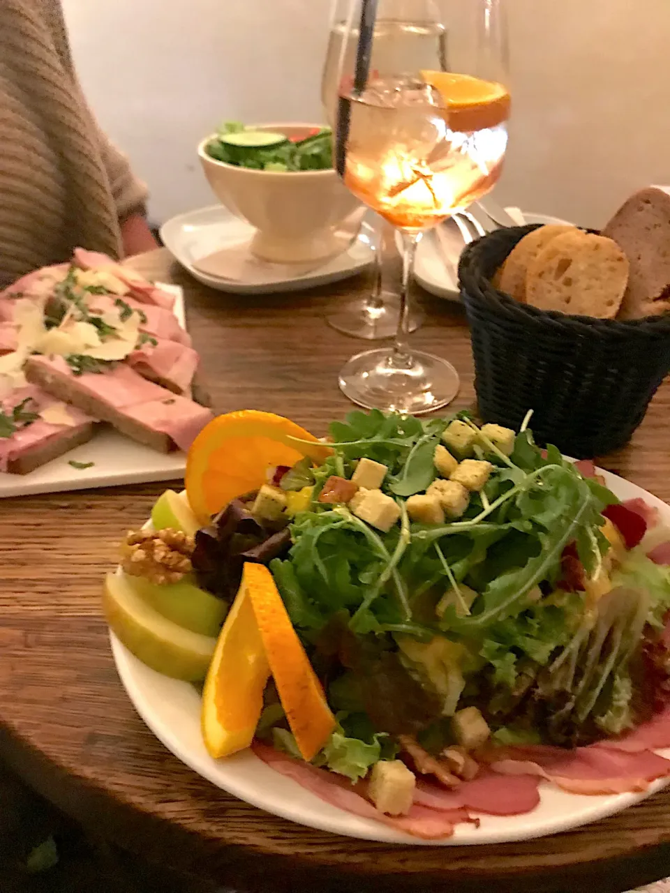 French bistro salad duck breast orange croutons|claudia teaさん