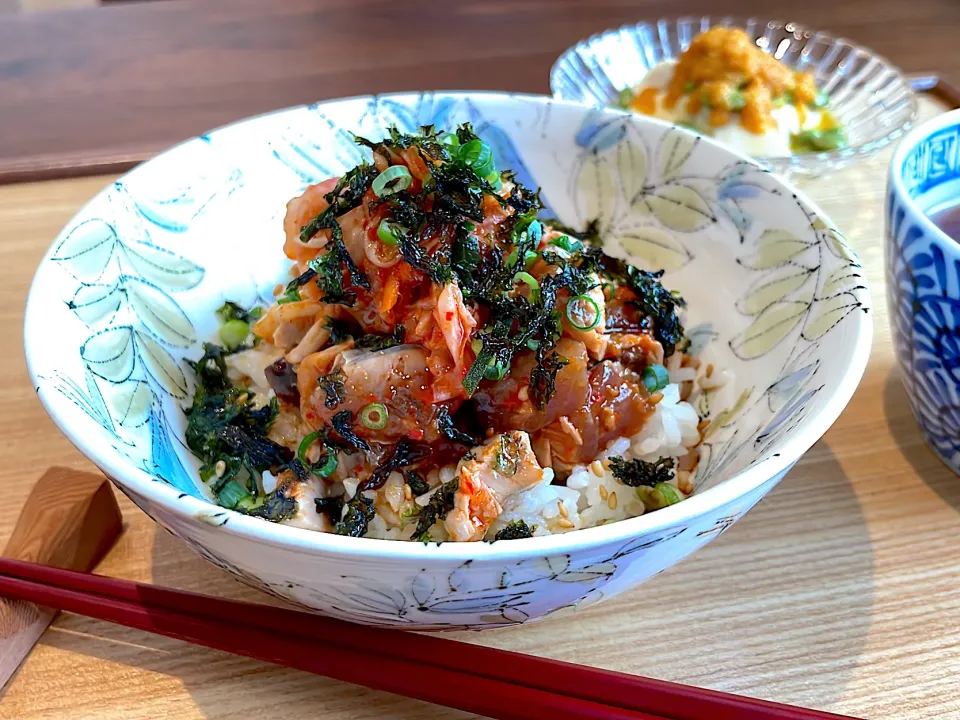 Snapdishの料理写真:鰹キムチ丼🥢|Saori.Sさん