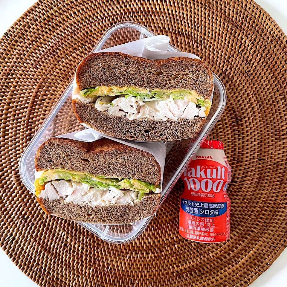 ブラン食パンでキャベツ入り卵焼きササミサンドイッチ|しーさん